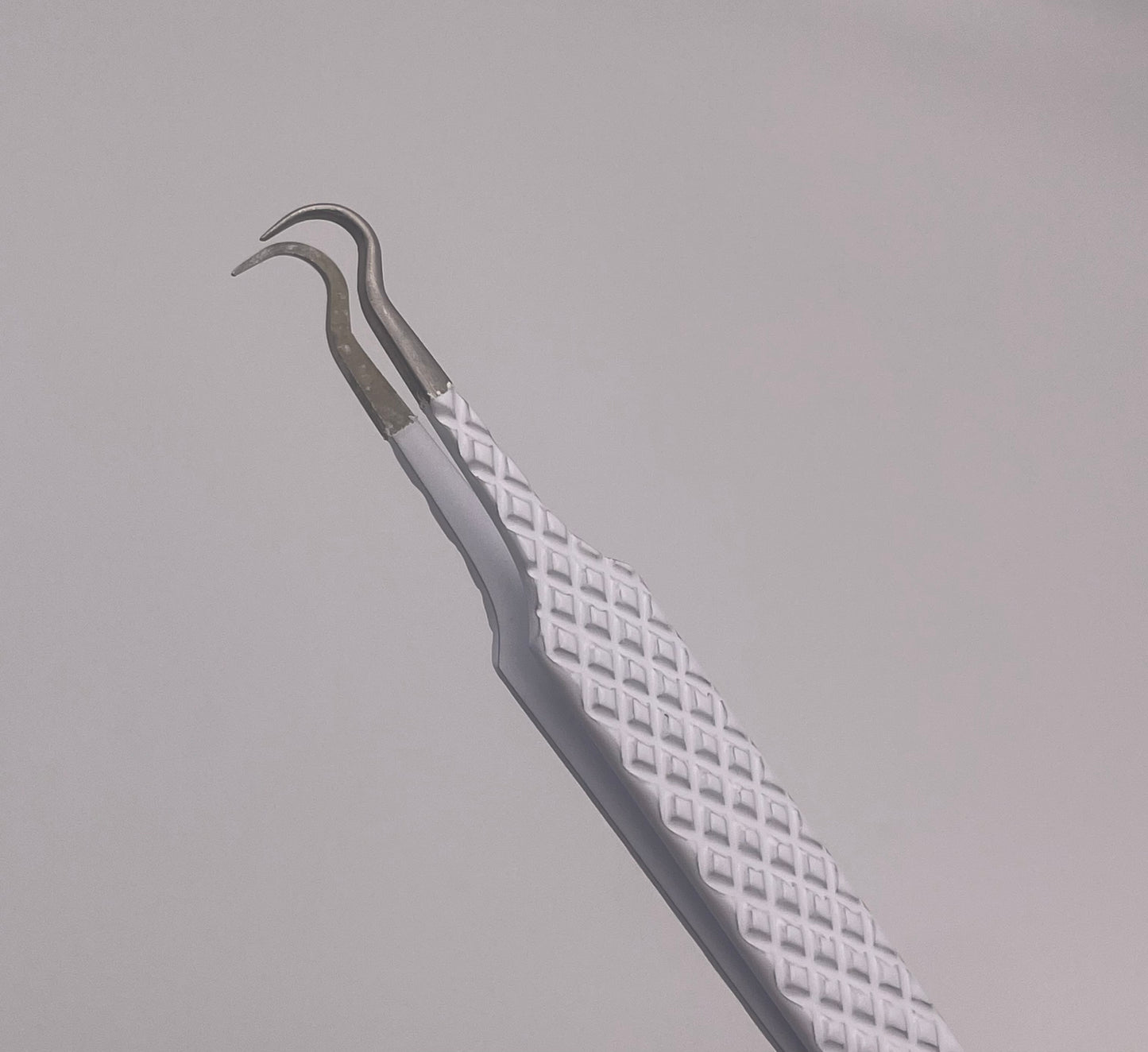 Off the hook Tweezer