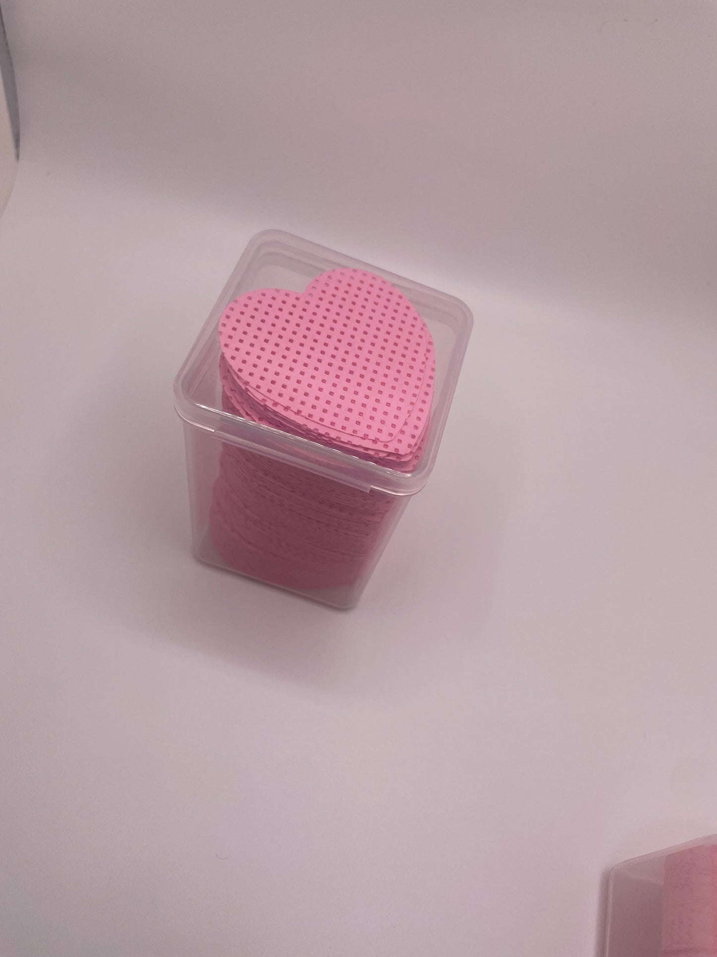 Lash adhesive wipes