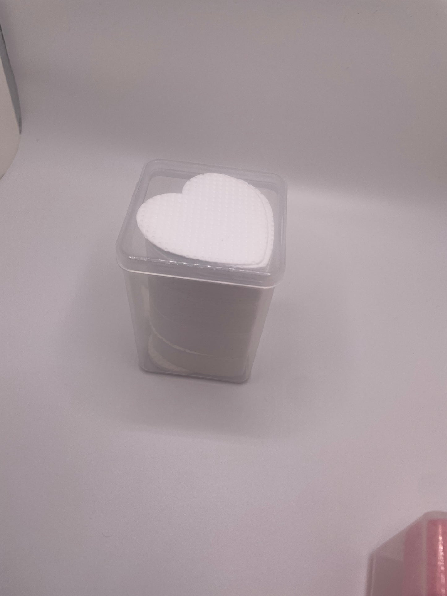 Lash adhesive wipes