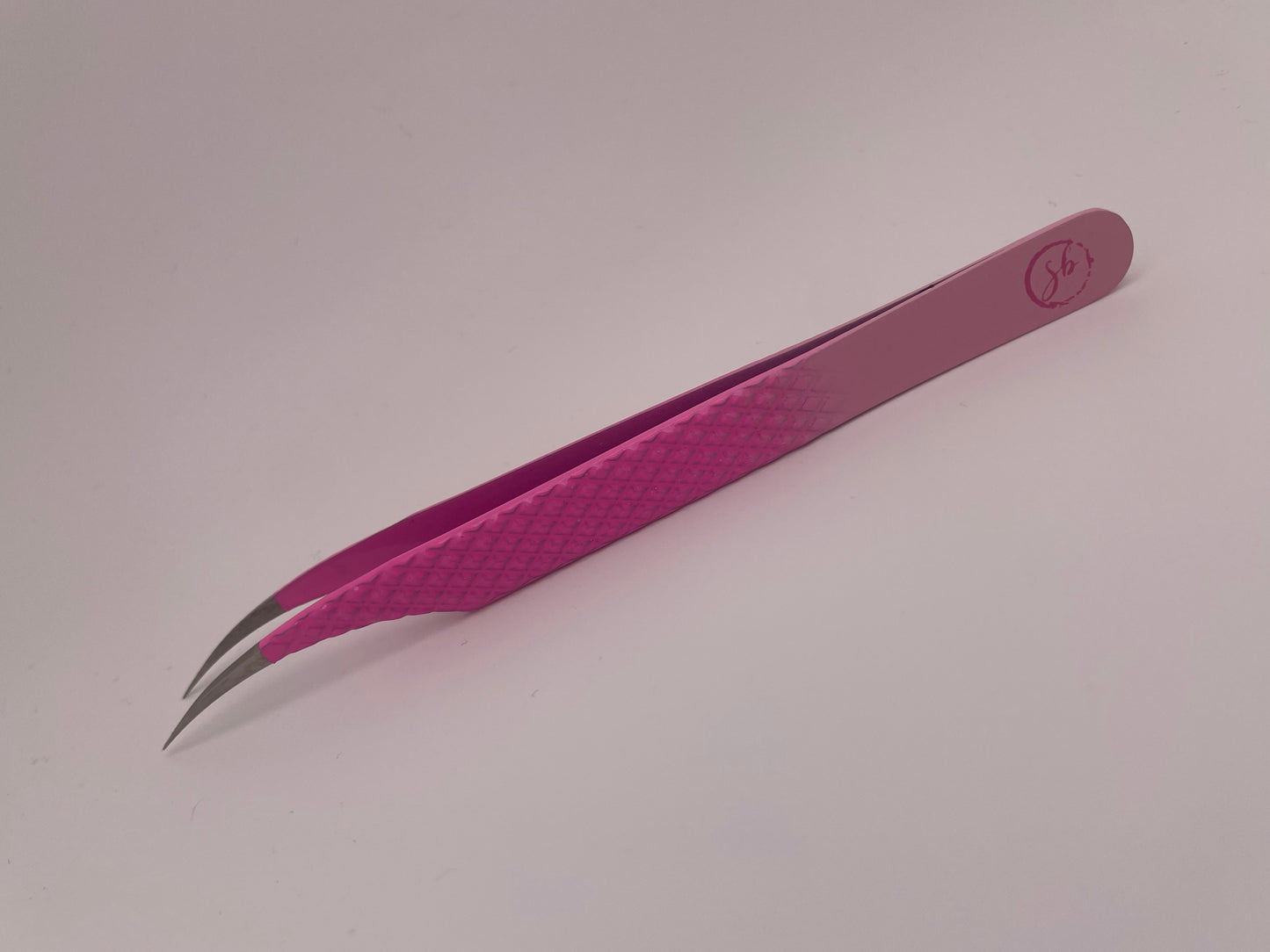 Rosé ombré curved isolation tweezer